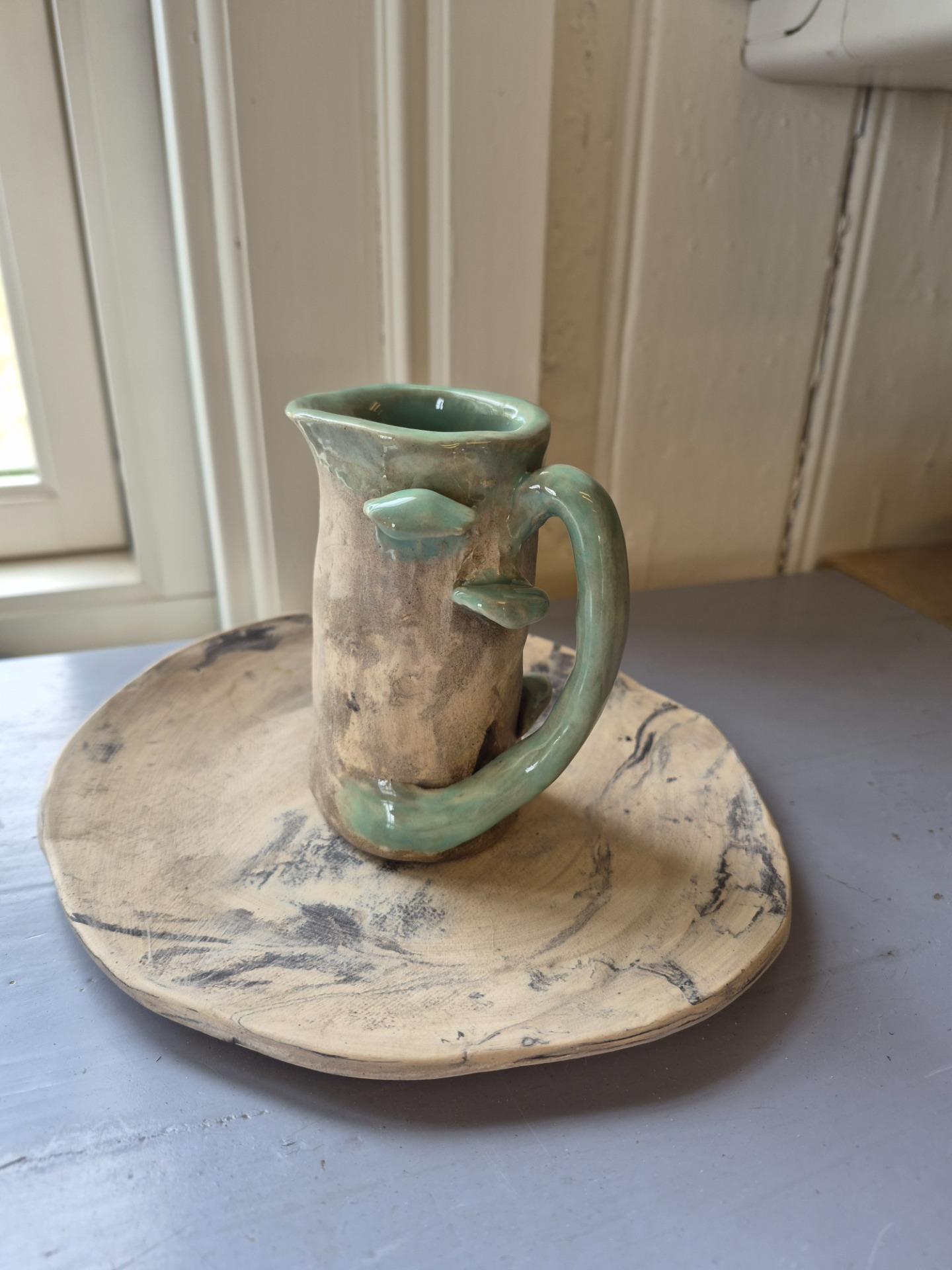 Mugge og fat i marmor effekt 800 kr 